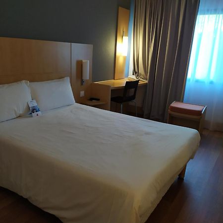 Ibis Girona Hotel Екстериор снимка