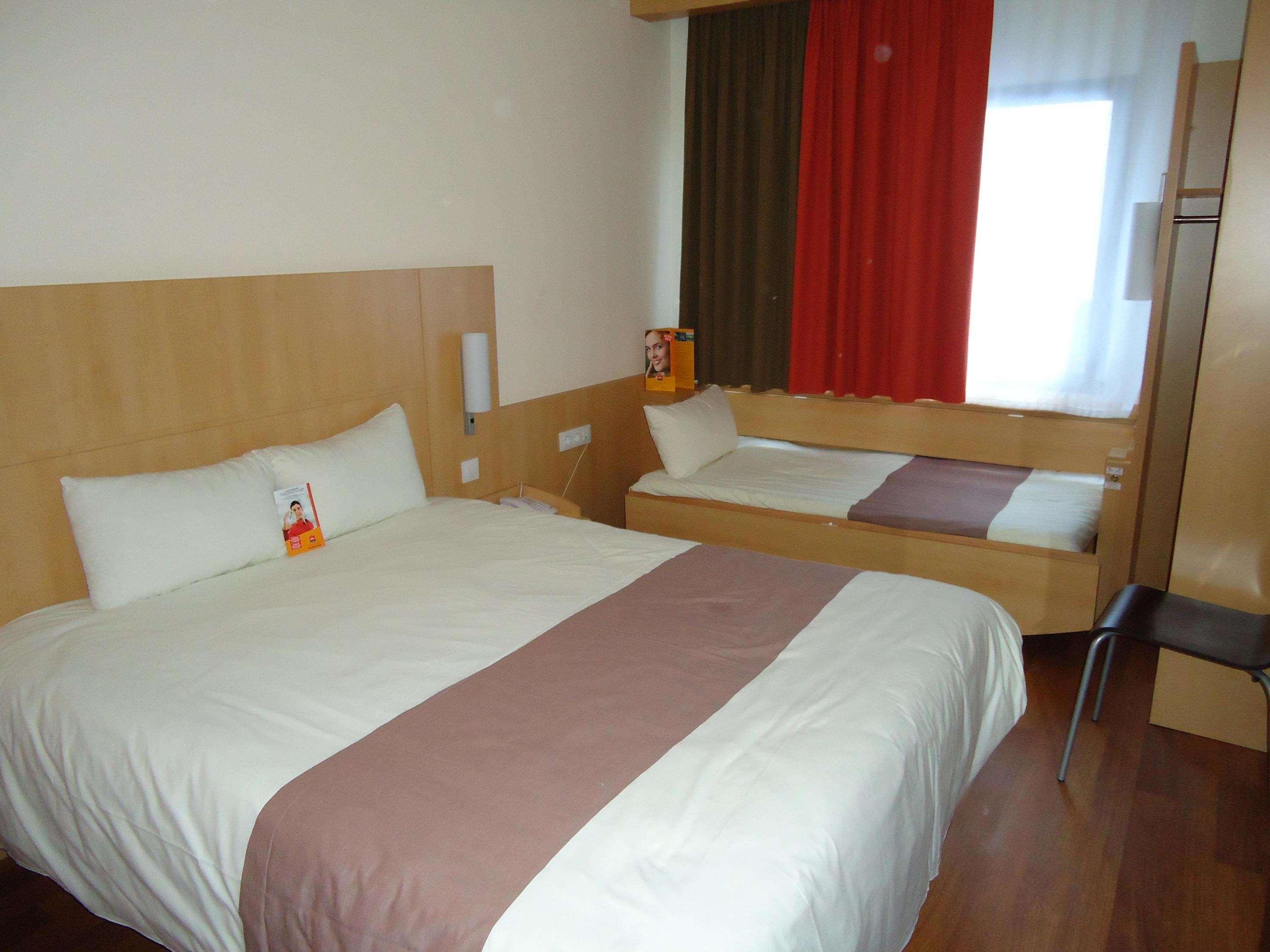 Ibis Girona Hotel Екстериор снимка