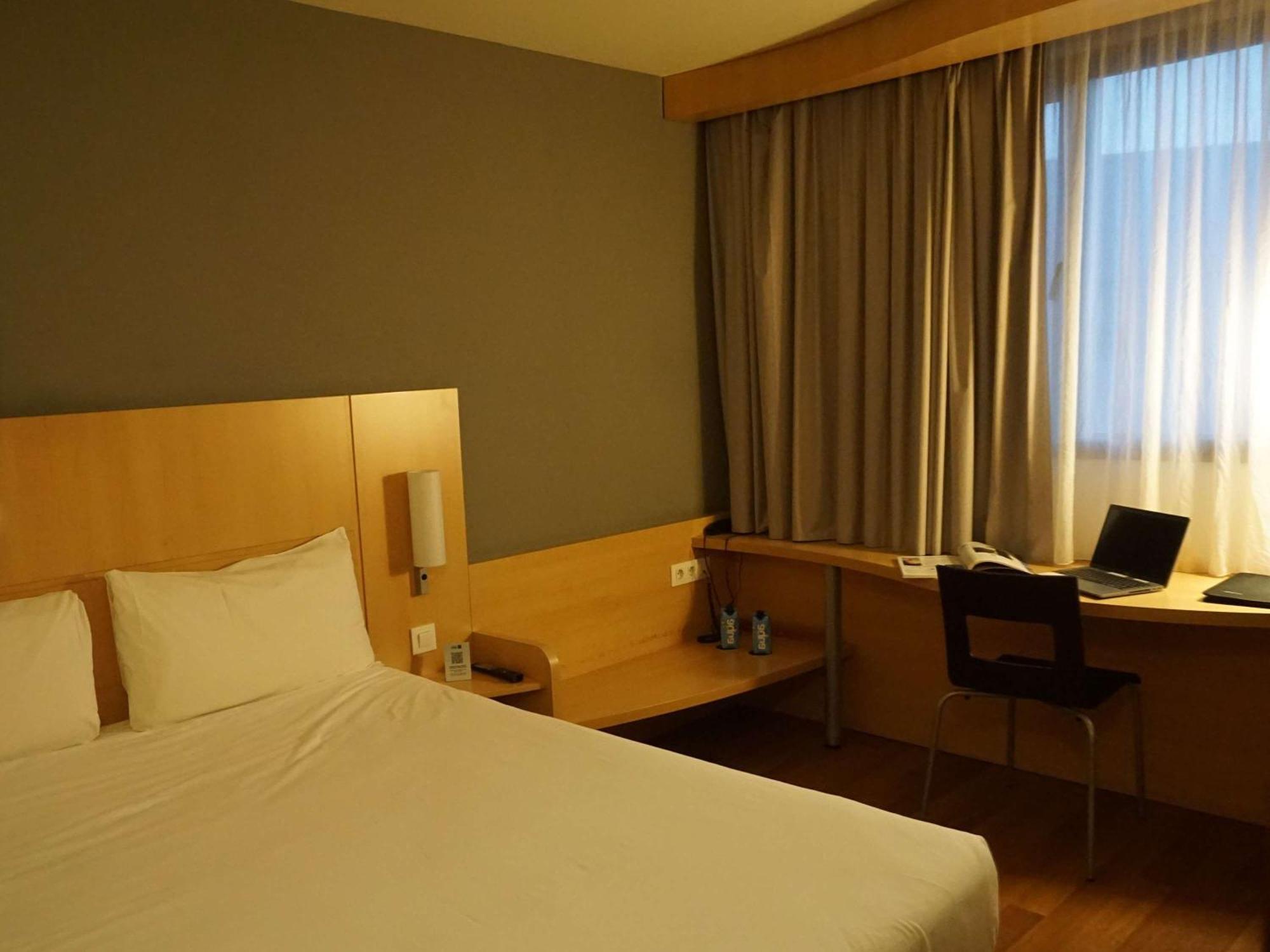 Ibis Girona Hotel Екстериор снимка