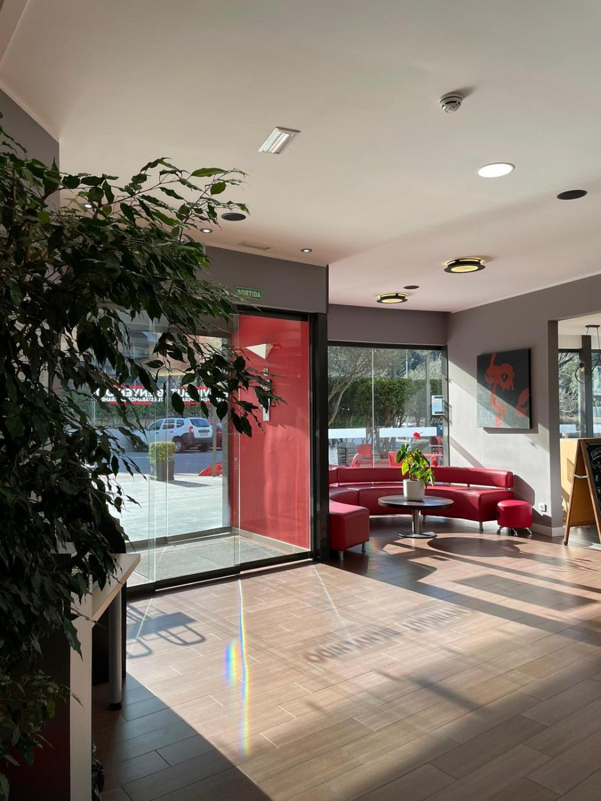 Ibis Girona Hotel Екстериор снимка